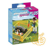 girl and guinca pigs 4794